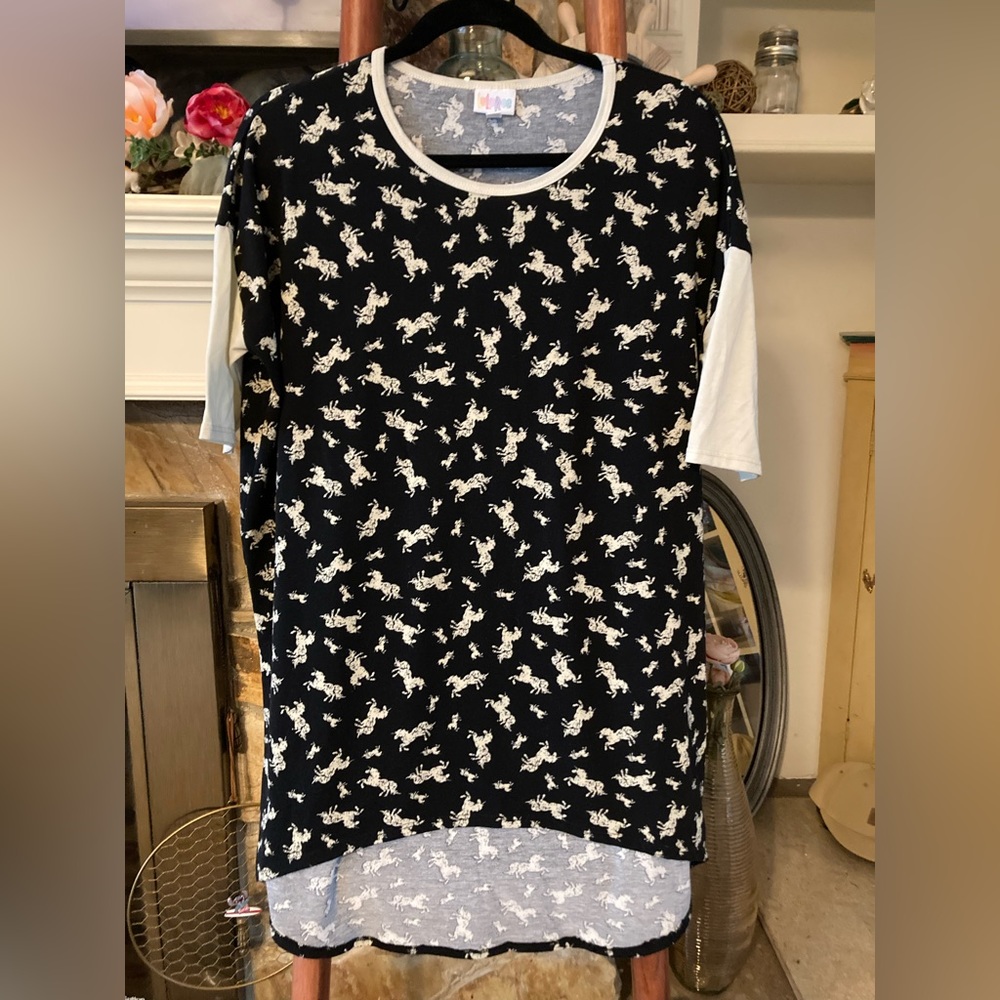 LuLaRoe Unicorn Irma XS Tunic Black and Cream Colorblock